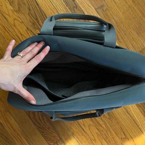 Monos Metro Duffle travel bag - Picture 7 of 11